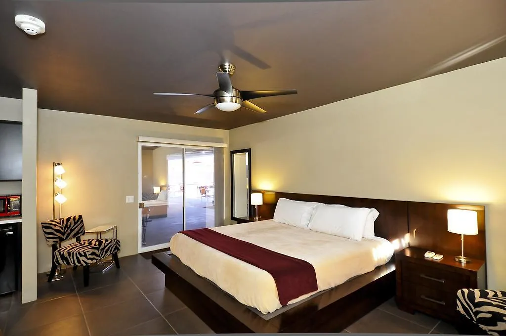 Bearfoot Inn - Clothing Optional Hotel For Gay Men Palm Springs