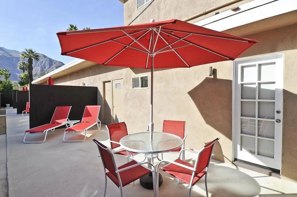 Bearfoot Inn - Clothing Optional Hotel For Gay Men Palm Springs 4*,