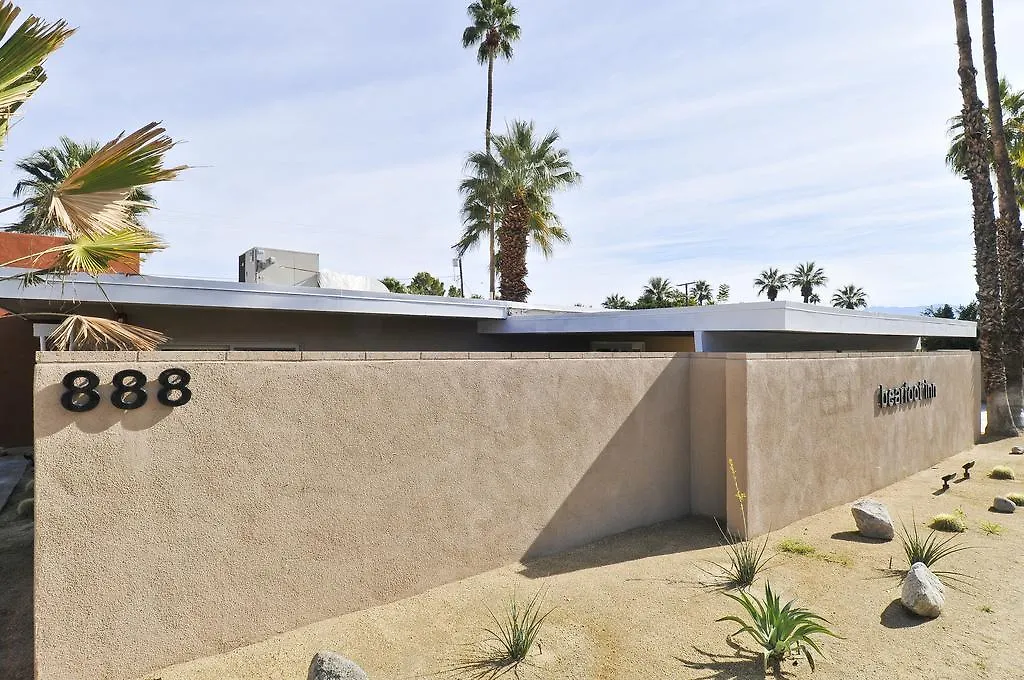 Bearfoot Inn - Clothing Optional Hotel For Gay Men Palm Springs