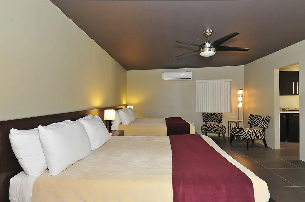 Bearfoot Inn - Clothing Optional Hotel For Gay Men Palm Springs