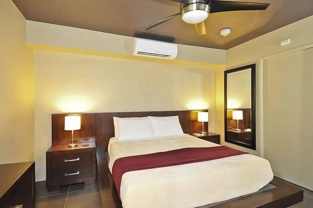 Bearfoot Inn - Clothing Optional Hotel For Gay Men Palm Springs