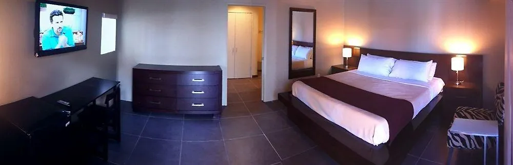 Bearfoot Inn - Clothing Optional Hotel For Gay Men パーム・スプリングス